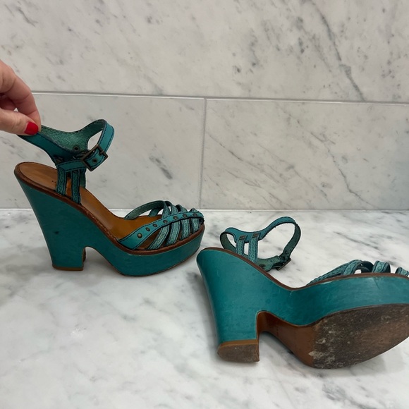 Marc Jacobs vintage wooden wedge sandal with bronze hardware. Size 36 1/2 - Picture 5 of 7